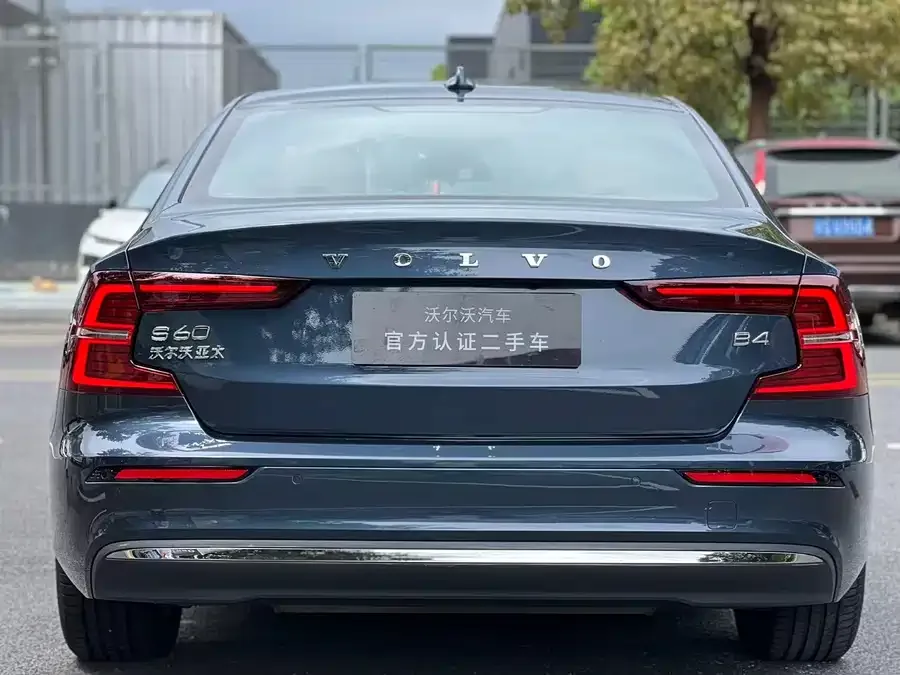 Volvo S60 2023 B4 Zhiyi Luxury Edition 2022 — миниатюра 3