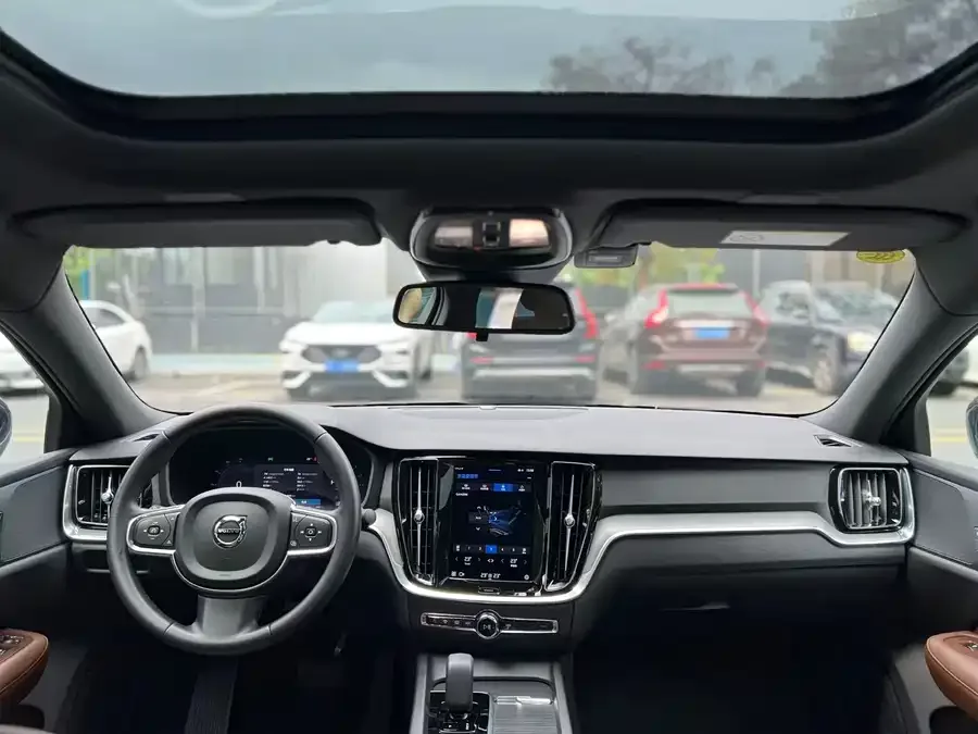 Volvo S60 2023 B4 Zhiyi Luxury Edition 2022 — миниатюра 5