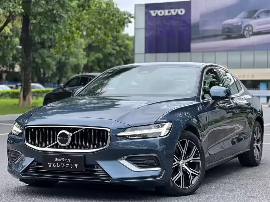 Volvo S60 2023 B4 Zhiyi Luxury Edition 2022 — фото 1, купить с доставкой в Москву