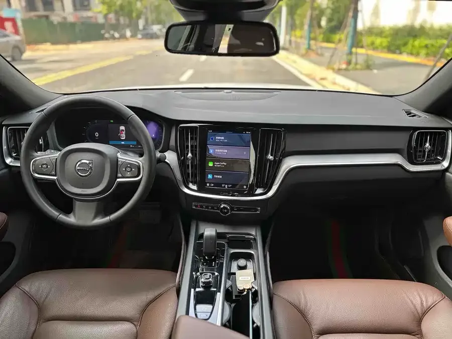 Volvo S60 2023 B4 Zhiyi Luxury Edition 2023 — миниатюра 5