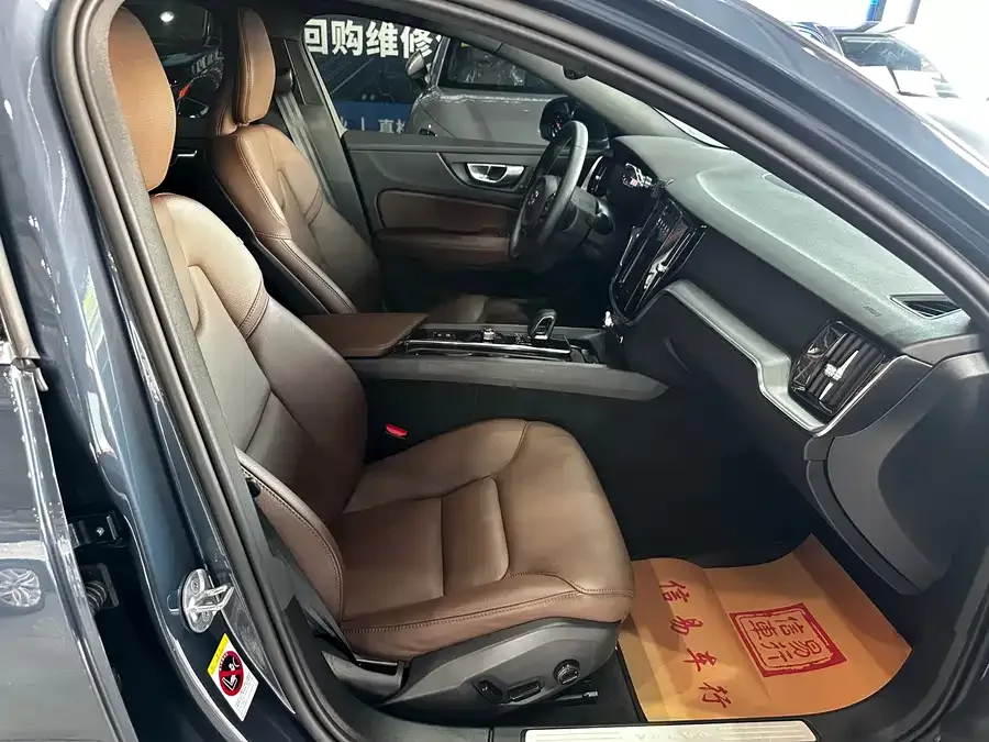 Volvo S60 2023 B4 Zhiyi Luxury Edition 2023 — миниатюра 5