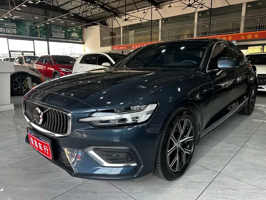 Volvo S60 2023 B4 Zhiyi Luxury Edition 2023 — фото 1, купить с доставкой в Москву