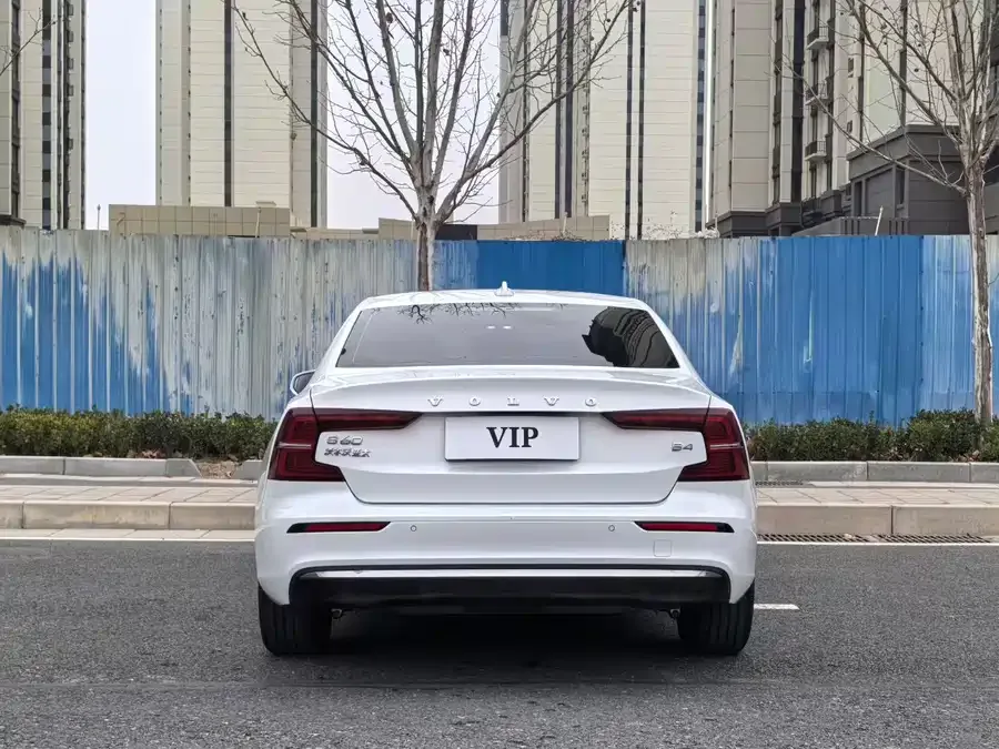 Volvo S60 2025 B4 Zhiyi Luxury Edition 2025 — миниатюра 5