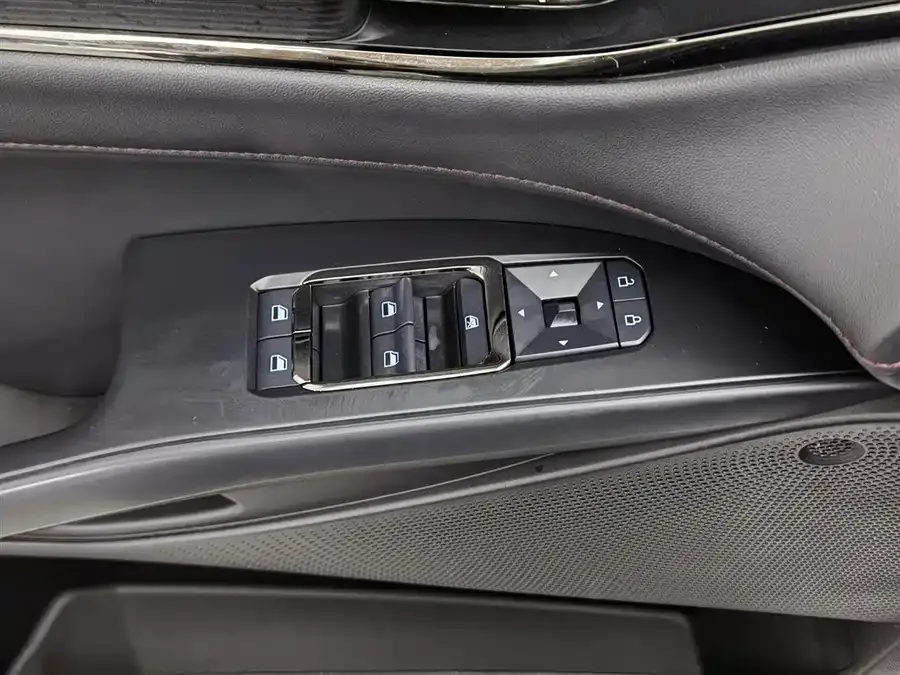 Ford Mondeo 2023 Mondeo EcoBoost 180 Comfort Edition 2023 — миниатюра 3