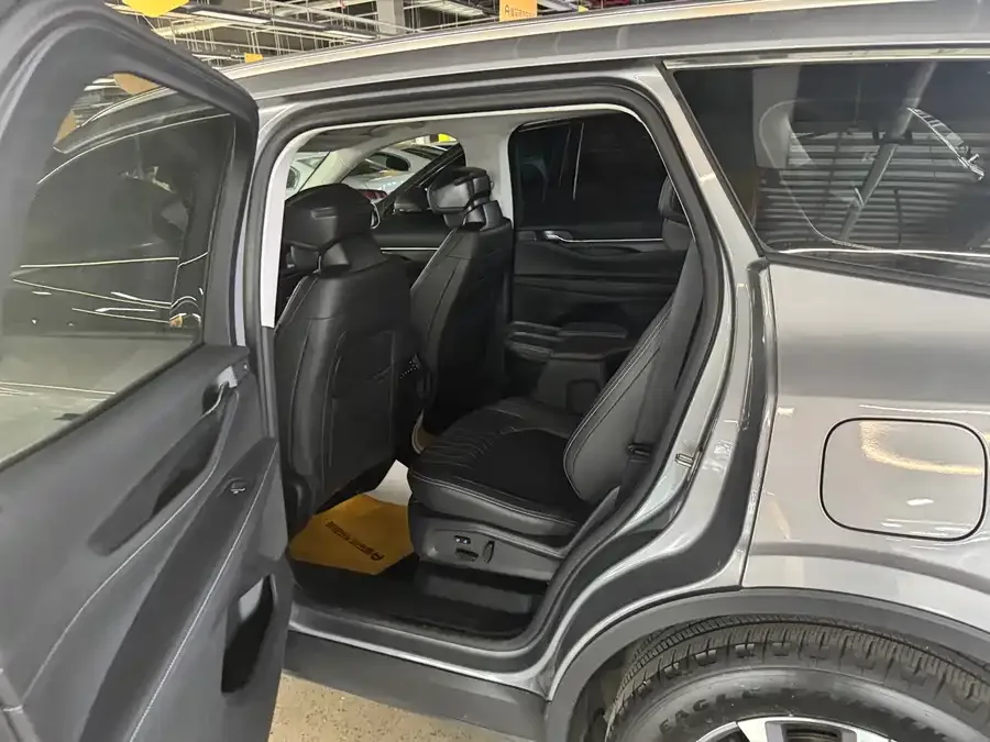 Ford Edge 2025 Sharp L 2.0T EcoBoost 2WD 7-seat Luxury Edition 2025 — миниатюра 4