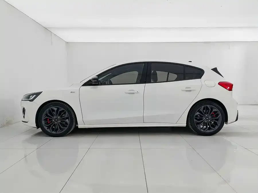 Ford Focus Focus 2022 hatchback EcoBoost 180 automatic ST Line 2022 — миниатюра 2
