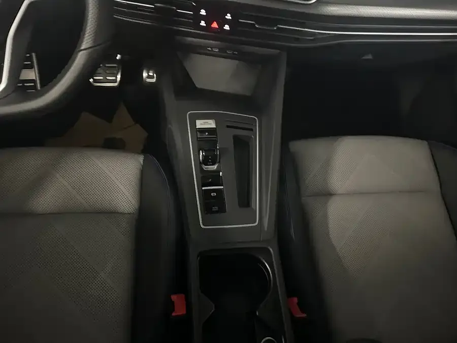 Volkswagen Golf Golf 2025 300TSI R-Line 2024 — миниатюра 4