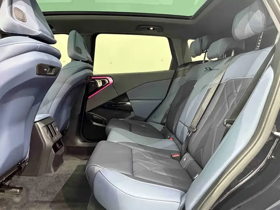 BMW X3 2025 xDrive30L Leading M Sports Package 2025 — миниатюра 5