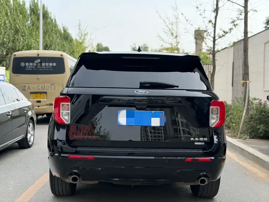 Ford Explorer Explorer 2022 EcoBoost 285 4WD 30th Anniversary Edition 7 Seats 2022 — миниатюра 2