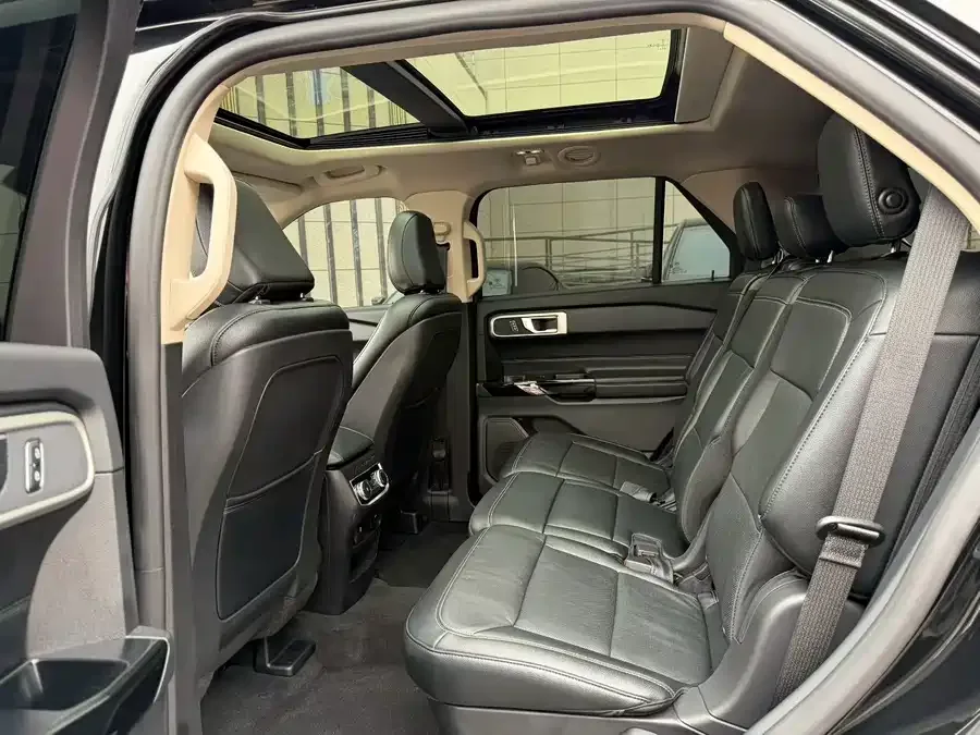 Ford Explorer Explorer 2022 EcoBoost 285 4WD 30th Anniversary Edition 7 Seats 2022 — миниатюра 3