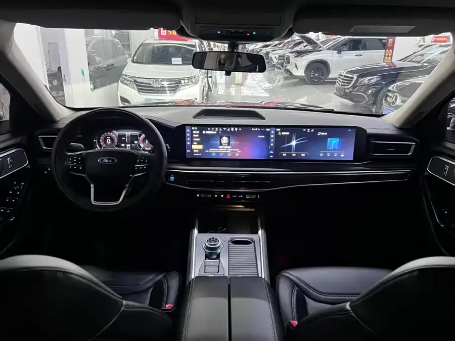 Ford Explorer Explorer 2023 EcoBoost 285 4WD Titanium Edition 7 Seaters 2023 — миниатюра 2