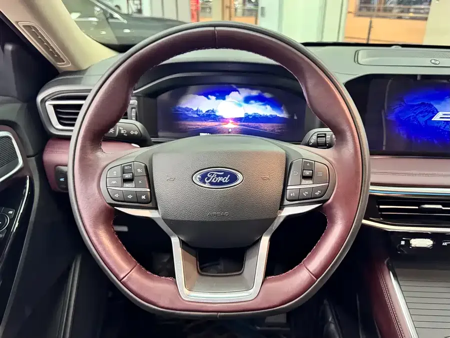 Ford Explorer Explorer 2023 EcoBoost 285 4WD Titanium Edition 7 Seaters 2023 — миниатюра 3