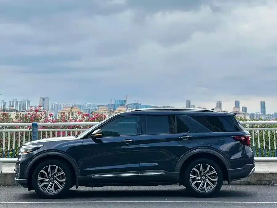 Ford Explorer Explorer 2023 EcoBoost 285 4WD Titanium Edition 7 Seaters 2022 — миниатюра 2
