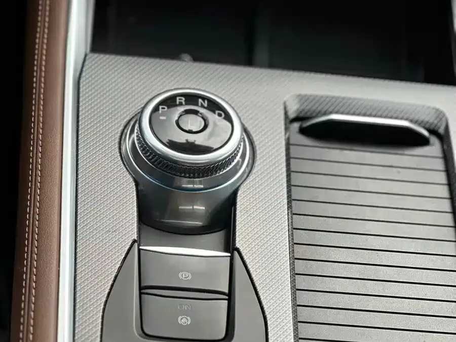 Ford Explorer Explorer 2023 EcoBoost 285 4WD Titanium Edition 7 Seaters 2022 — миниатюра 3