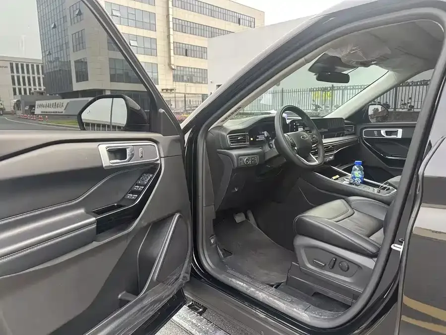 Ford Explorer Explorer 2024 2.3T EcoBoost 4WD Fashion Plus Edition 6-seater 2026 — миниатюра 2
