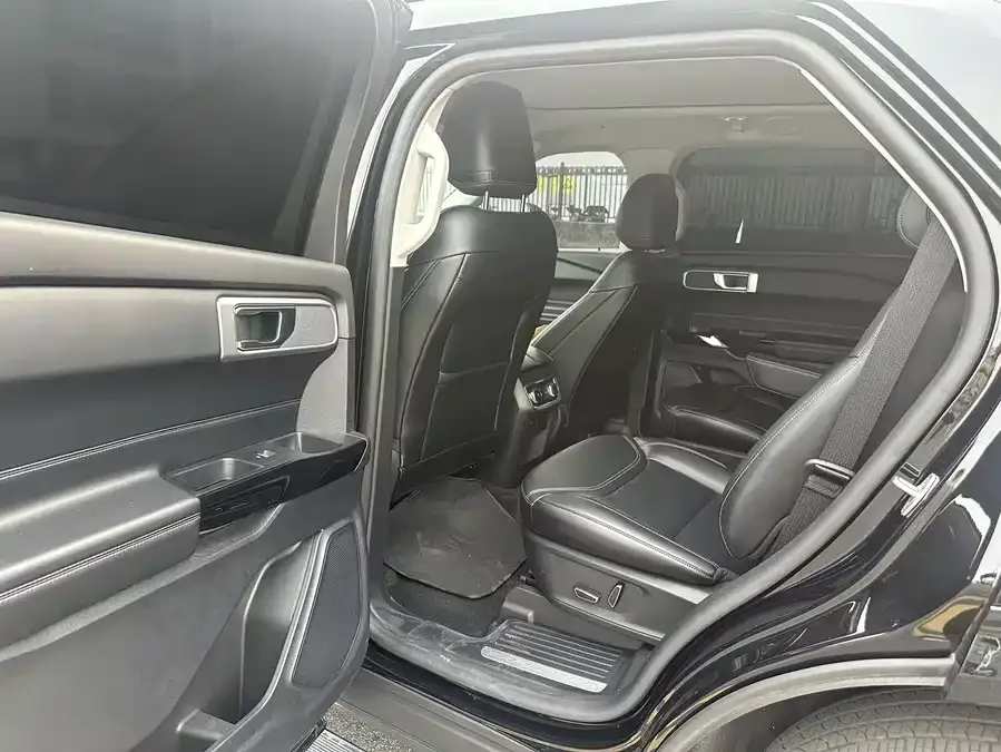 Ford Explorer Explorer 2024 2.3T EcoBoost 4WD Fashion Plus Edition 6-seater 2026 — миниатюра 4