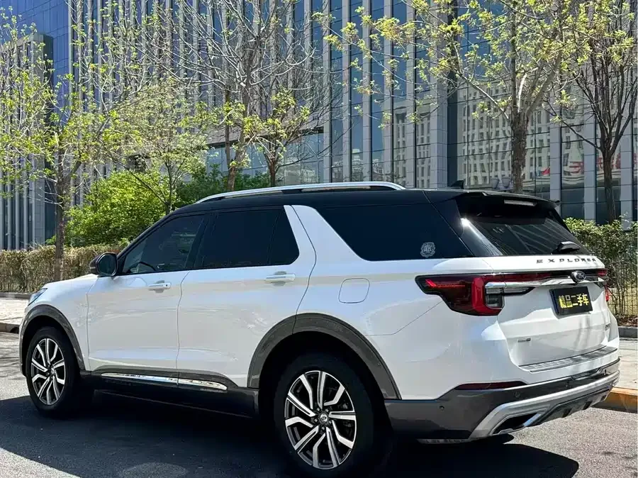 Ford Explorer Explorer 2023 EcoBoost 285 4WD Titanium Edition 6 Seaters 2023 — миниатюра 2