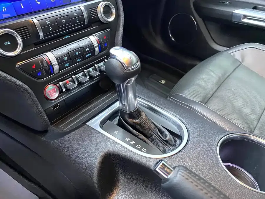 Ford Mustang Mustang 2021 2.3L EcoBoost Limited Edition 2022 — миниатюра 4