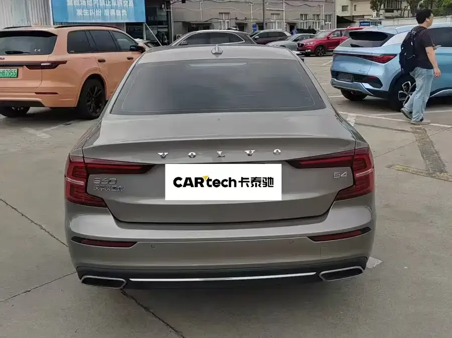 Volvo S60 2022 B4 Zhiyi Luxury Edition 2022 — миниатюра 3
