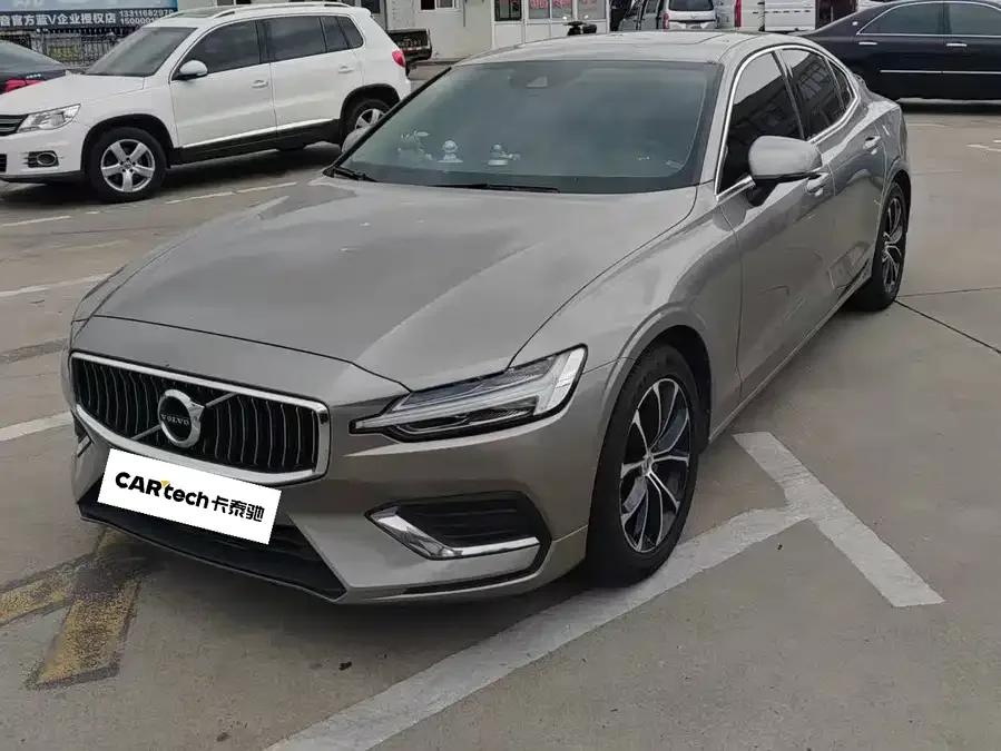 Volvo S60 2022 B4 Zhiyi Luxury Edition 2022 — фото 1, купить с доставкой в Москву