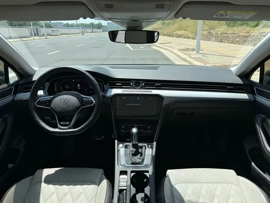 Volkswagen Magotan Magotan 2023 2 million commemorative edition 330TSI DSG luxury model 2023 — миниатюра 4