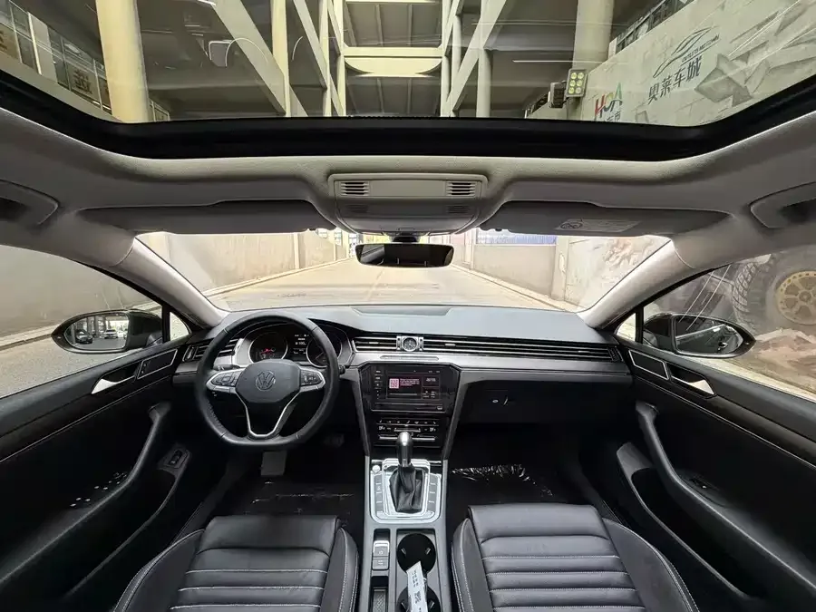 Volkswagen Magotan Magotan 2021 330TSI DSG 30th Anniversary Edition 2022 — миниатюра 3