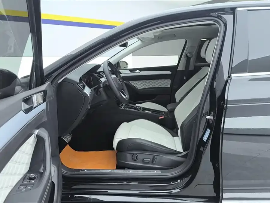 Volkswagen Magotan Magotan 2023 2 million commemorative edition 330TSI DSG luxury model 2024 — миниатюра 3