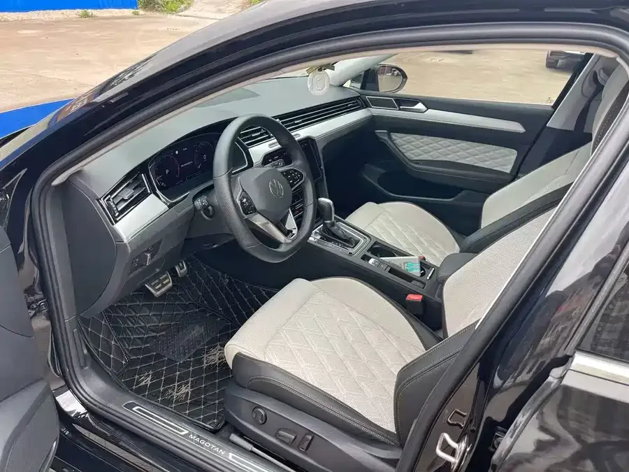Volkswagen Magotan Magotan 2023 2 million commemorative edition 330TSI DSG luxury model 2024 — миниатюра 3