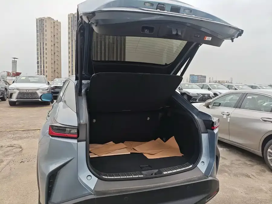 Lexus RZ 2023 450e 4WD Enjoy Edition 2023 — миниатюра 3