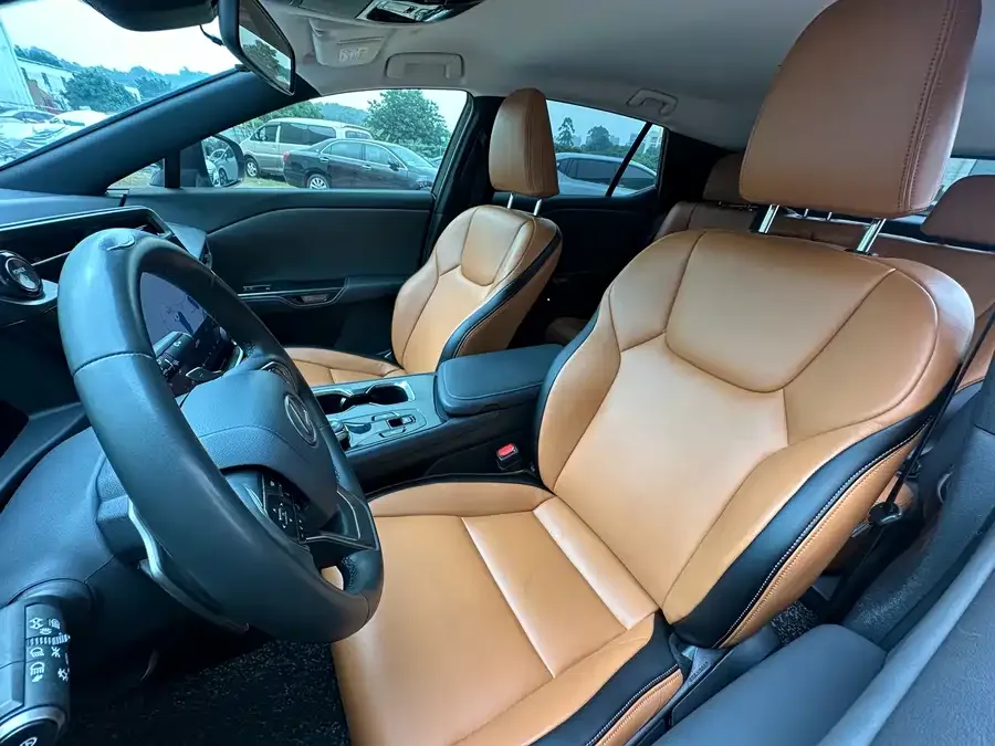 Lexus RZ 2023 450e 4WD Vertical Edition 2023 — миниатюра 3