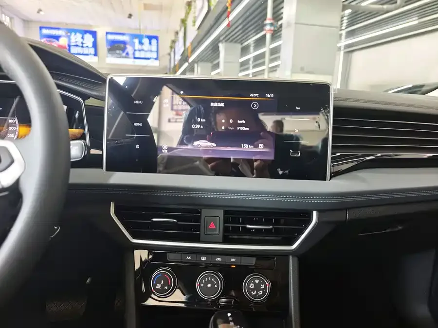 Volkswagen Sagitar 2025 Sagitar 200TSI DSG Flying Edition 2026 — миниатюра 3