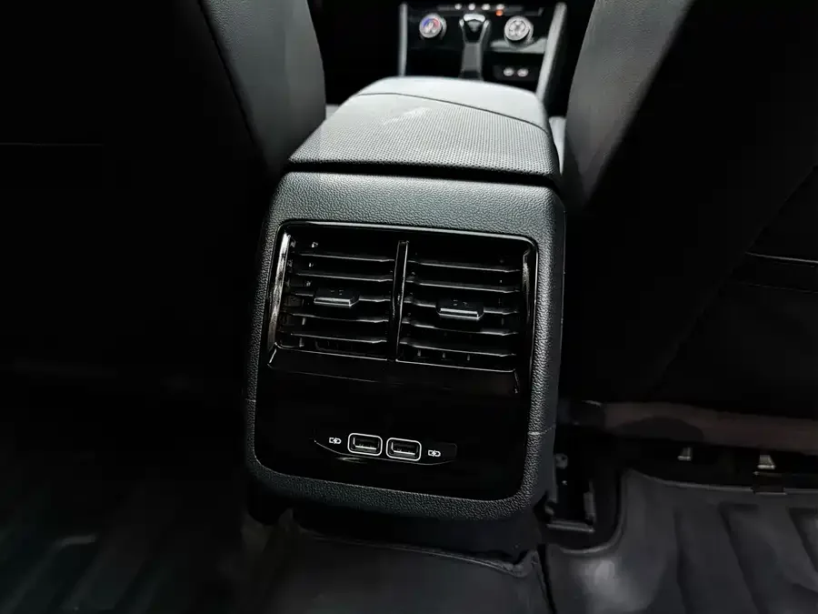 Volkswagen Sagitar 2023 Sagitar 300TSI DSG Beyond Edition 2023 — миниатюра 5