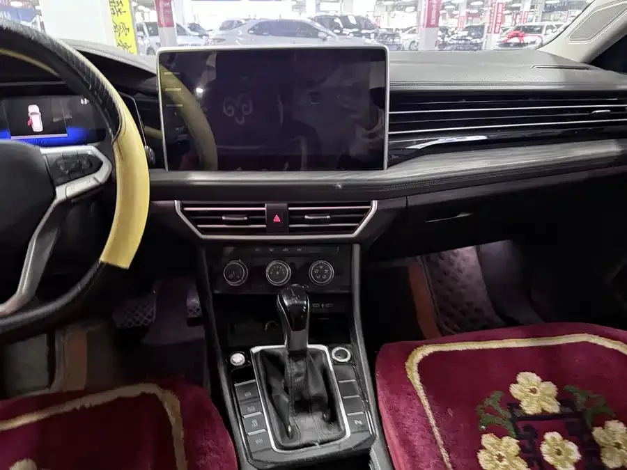 Volkswagen Sagitar 2023 Sagitar 300TSI DSG Excellence Edition 2023 — миниатюра 4