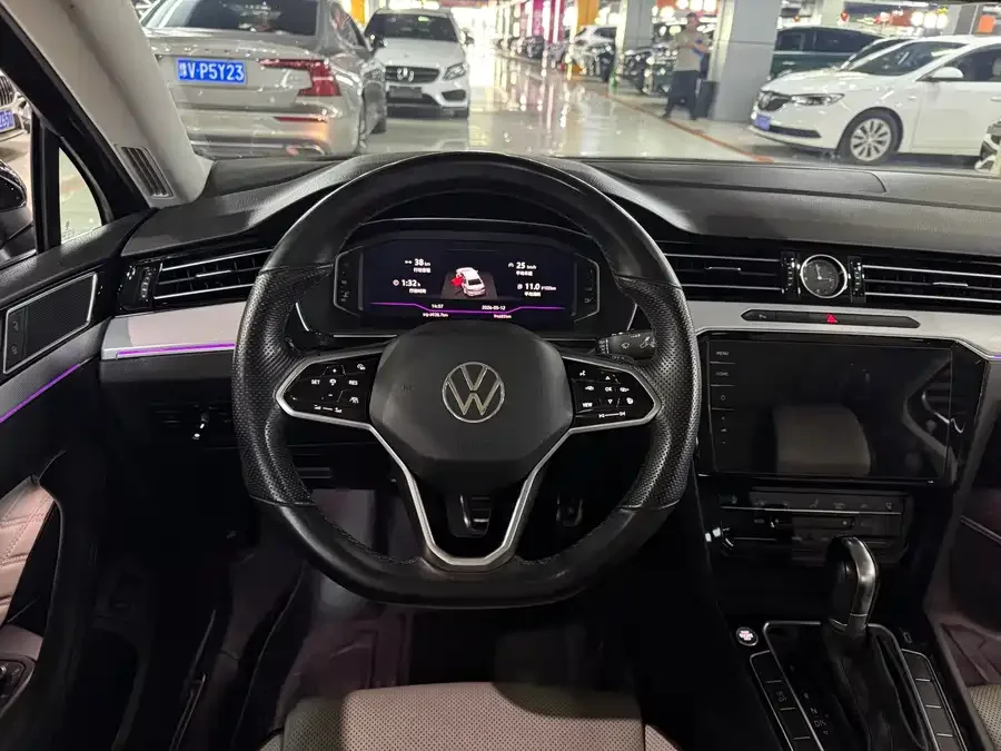 Volkswagen Magotan Magotan 2023 2 million commemorative edition 330TSI DSG luxury model 2022 — миниатюра 3