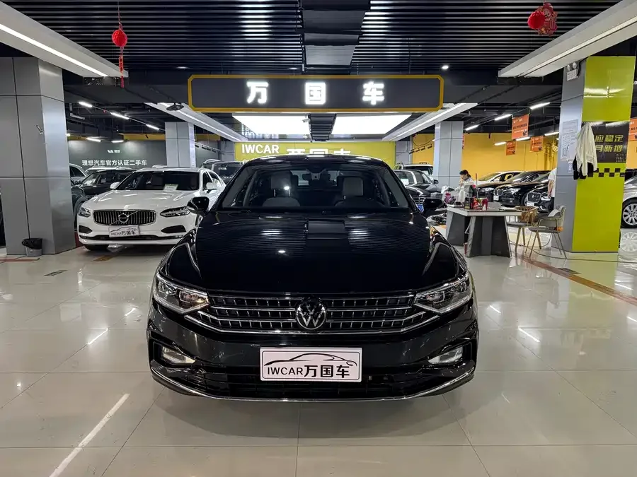 Volkswagen Magotan Magotan 2023 2 million commemorative edition 330TSI DSG luxury model 2022 — фото 1, купить с доставкой в Москву