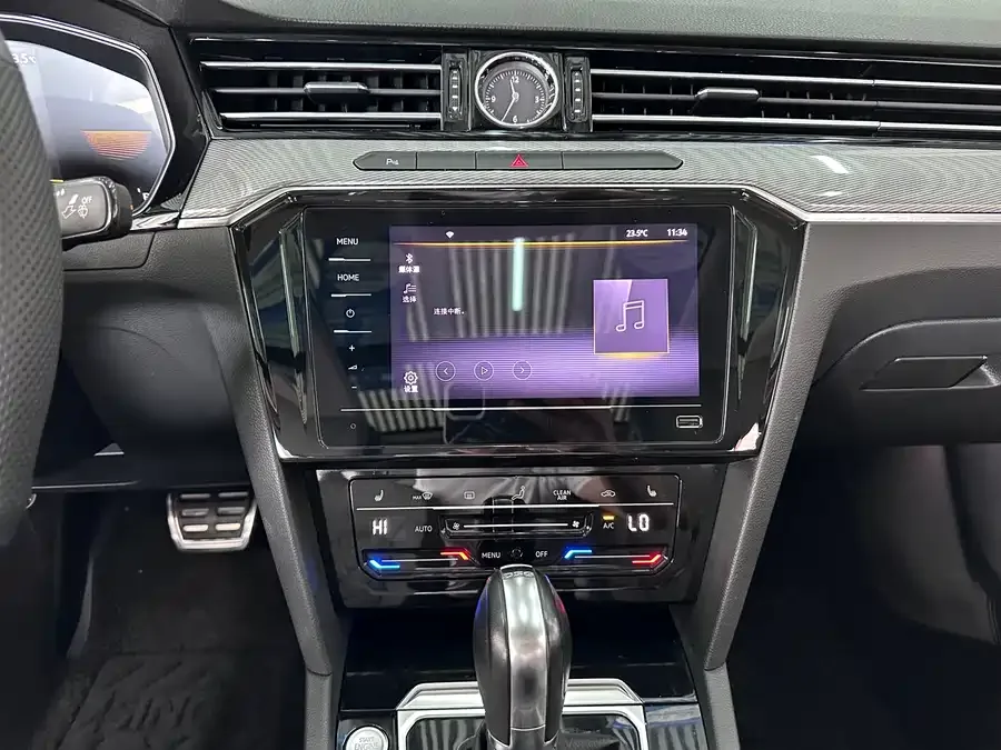 Volkswagen Magotan Magotan 2023 2 million commemorative edition 330TSI DSG leading model 2023 — миниатюра 4