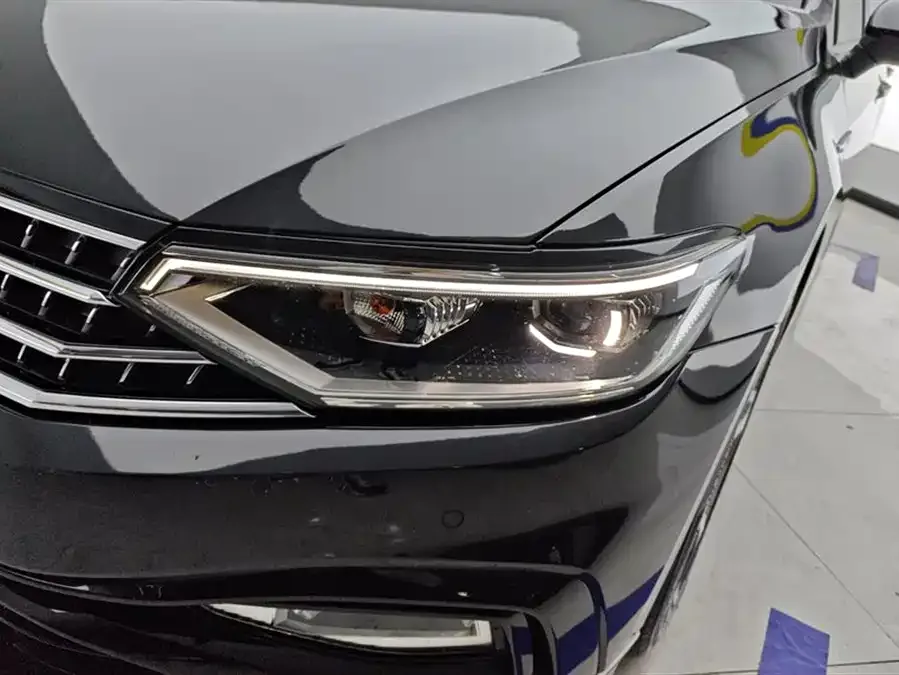 Volkswagen Magotan Magotan 2023 2 million commemorative edition 330TSI DSG luxury model 2024 — миниатюра 2