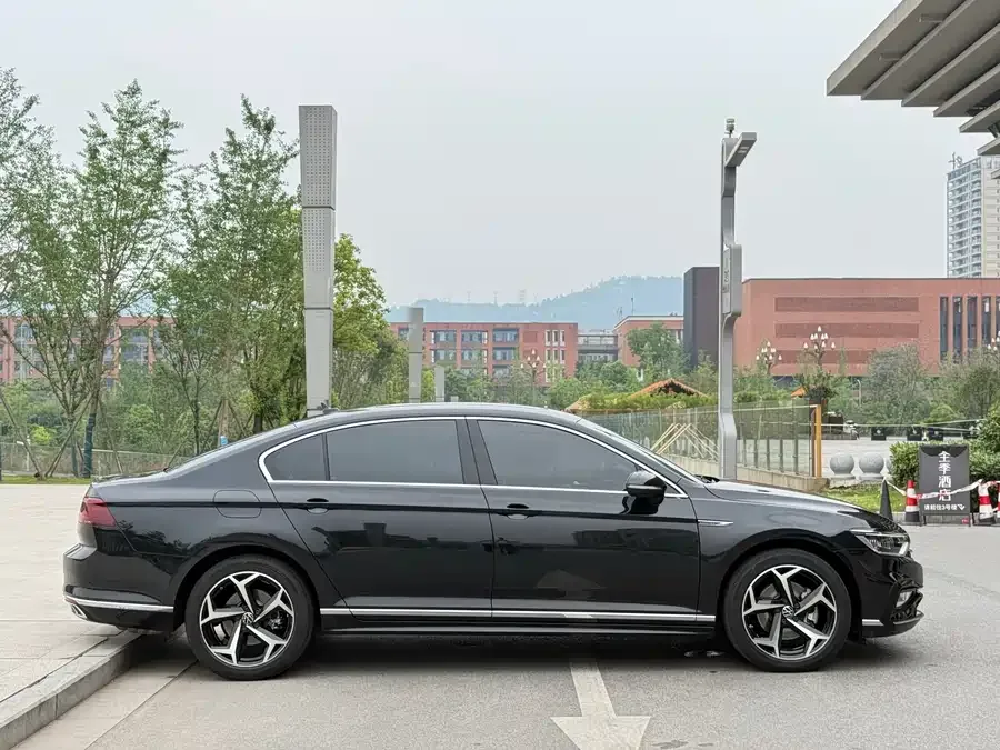 Volkswagen Magotan Magotan 2023 2 million commemorative edition 330TSI DSG luxury model 2023 — миниатюра 4