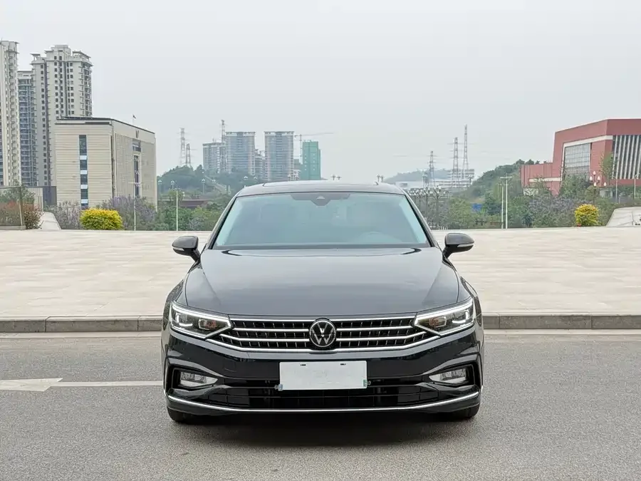 Volkswagen Magotan Magotan 2023 2 million commemorative edition 330TSI DSG luxury model 2023 — фото 1, купить с доставкой в Москву