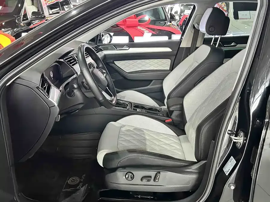Volkswagen Magotan Magotan 2023 2 million commemorative edition 330TSI DSG luxury model 2024 — миниатюра 3