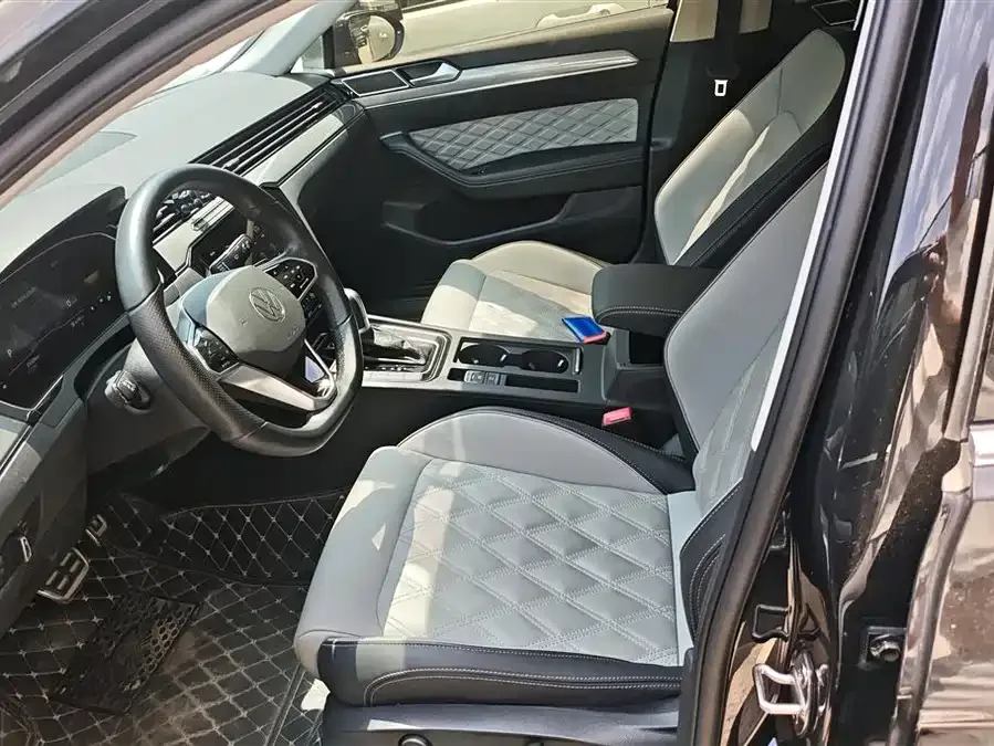 Volkswagen Magotan Magotan 2023 2 million commemorative edition 330TSI DSG leading model 2023 — миниатюра 3
