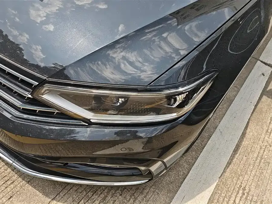 Volkswagen Magotan Magotan 2023 2 million commemorative edition 330TSI DSG leading model 2023 — миниатюра 5