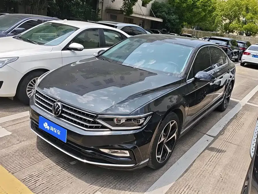 Volkswagen Magotan Magotan 2023 2 million commemorative edition 330TSI DSG leading model 2023 — фото 1, купить с доставкой в Москву
