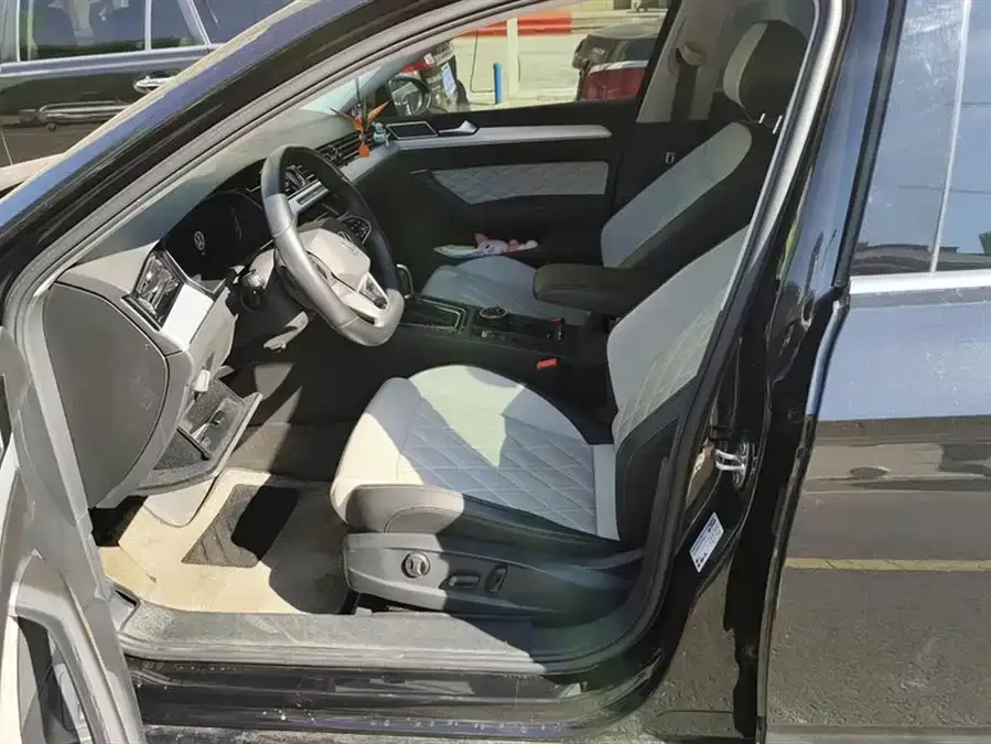 Volkswagen Magotan Magotan 2023 2 million commemorative edition 330TSI DSG luxury model 2023 — миниатюра 3