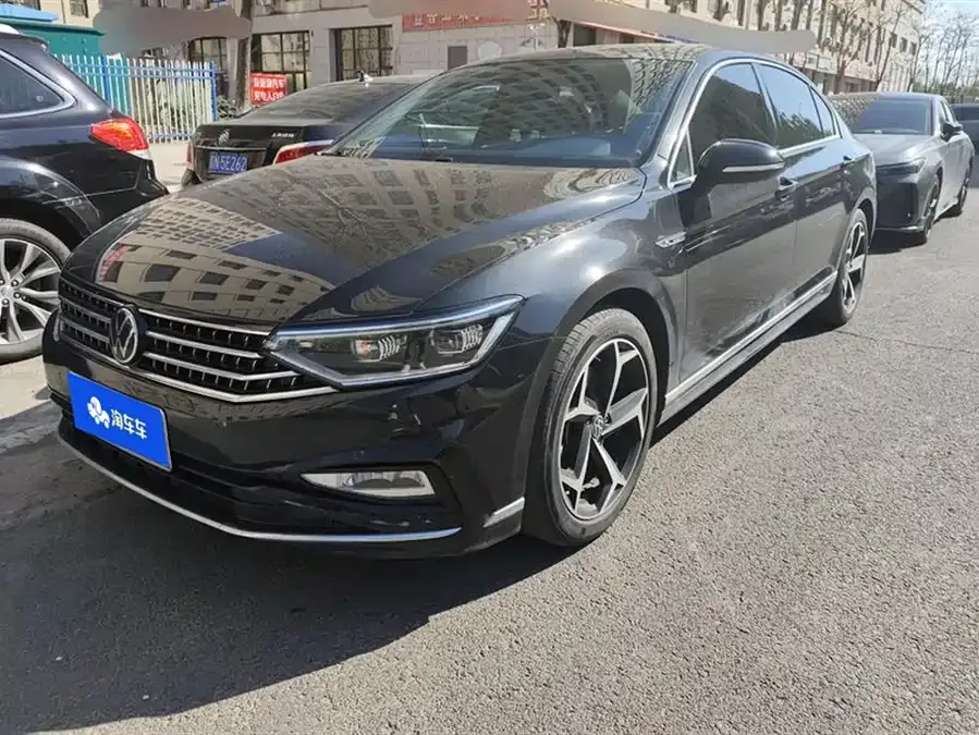 Volkswagen Magotan Magotan 2023 2 million commemorative edition 330TSI DSG luxury model 2023 — фото 1, купить с доставкой в Москву