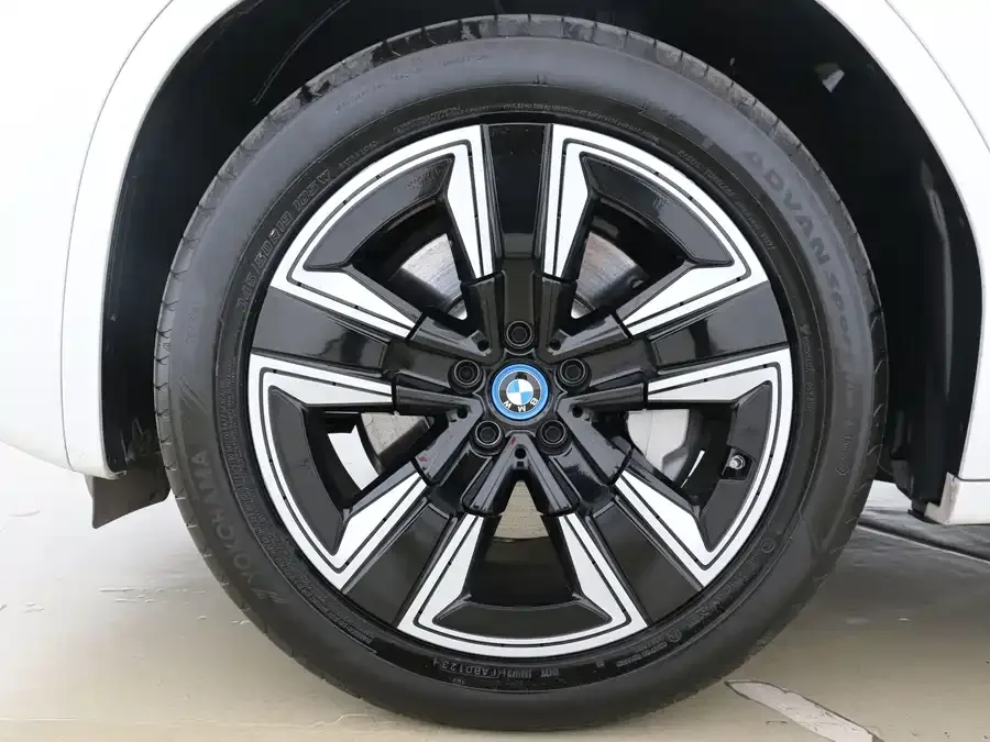 BMW iX3 2023 leading model 2023 — миниатюра 4