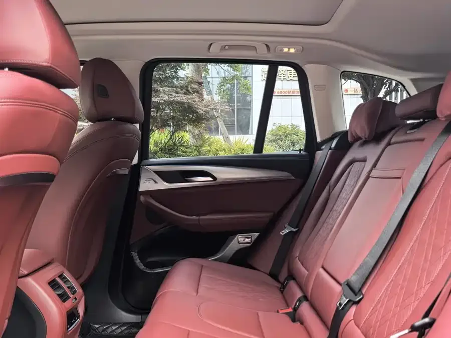BMW iX3 2024 innovative model 2025 — миниатюра 2