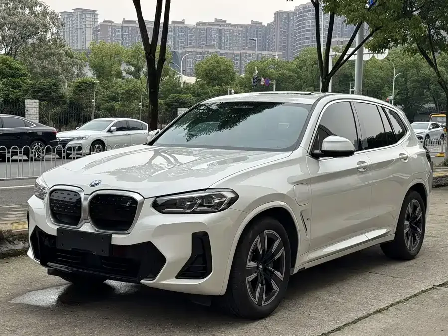 BMW iX3 2023