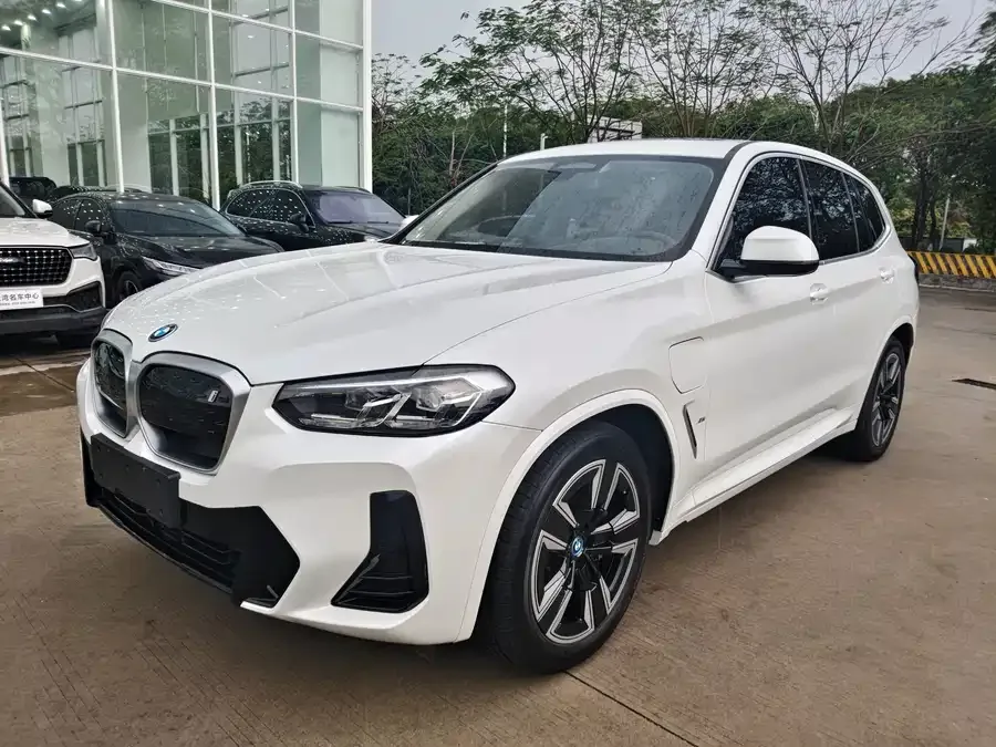 BMW iX3 2024
