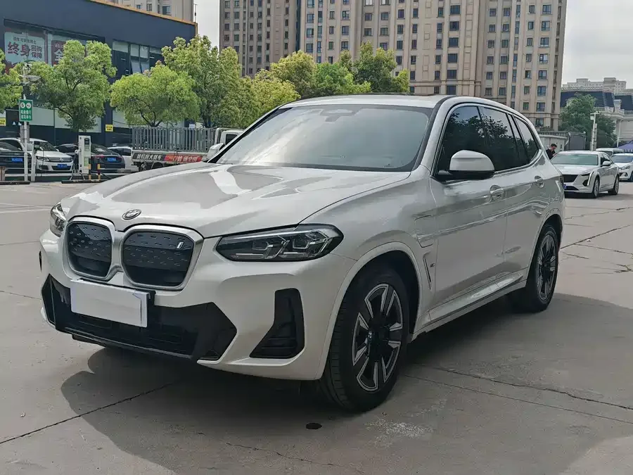 BMW iX3 2023